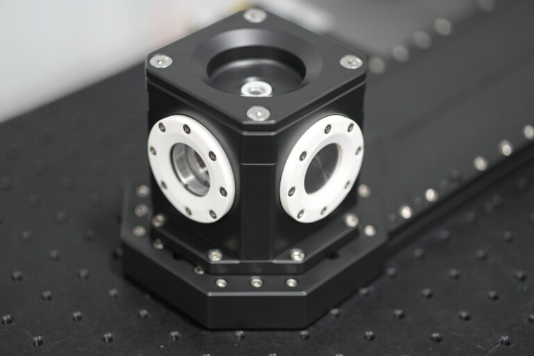 Low-Pro 4x Window Sample Chamber view